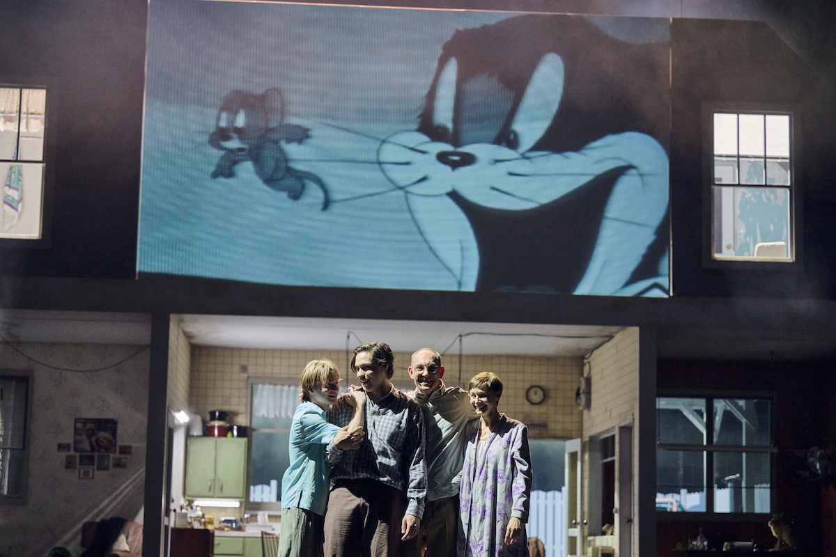 Tod eines Handlungsreisenden – Saarländisches Staatstheater – Christoph Mehler inszeniert Arthur Millers Drama vom zerplatzten Lebensglück